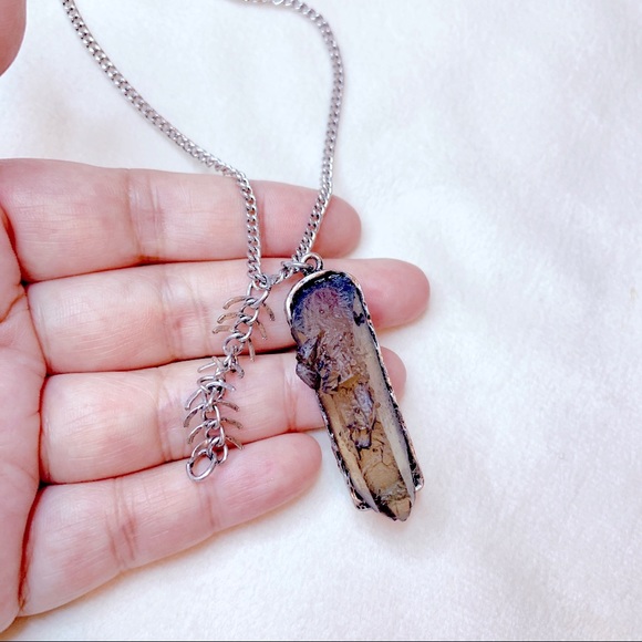 Unisex Resin Tough Stone Alloy Centipede Pendant Necklace - Picture 5 of 9